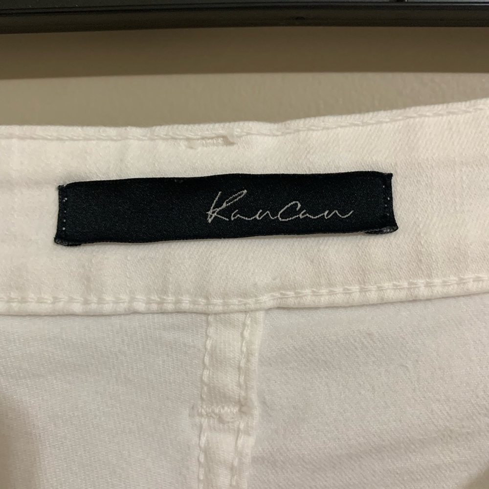 White denim skinny jeans. Size 13 or 30.